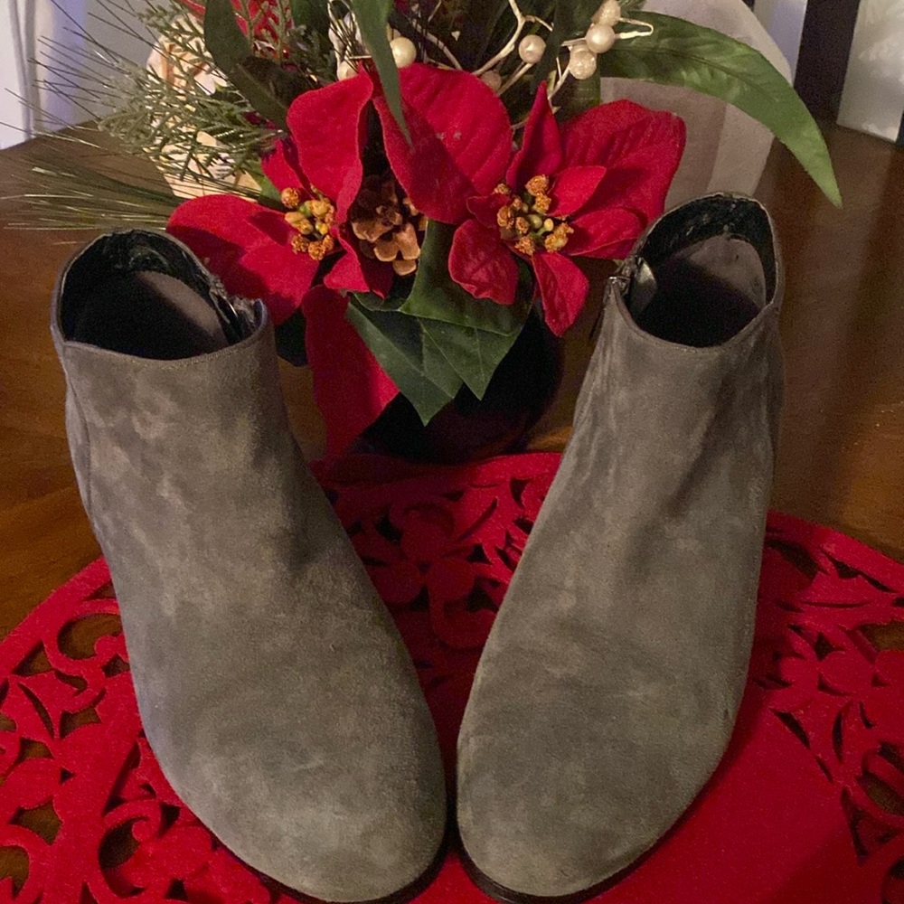 Sam Edelman gray suede ankle bootie